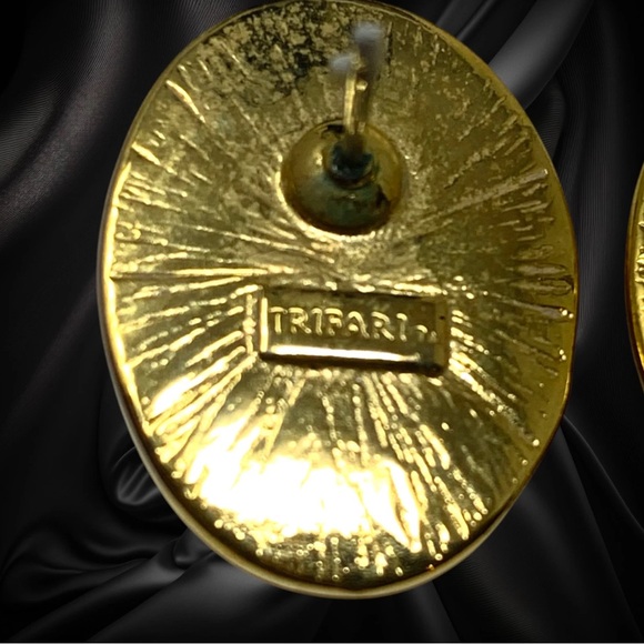 Vintage 1980s Trifari Large Gold & Red Cabochon Pierced Earrings Couture Jewelry - Picture 2 of 6